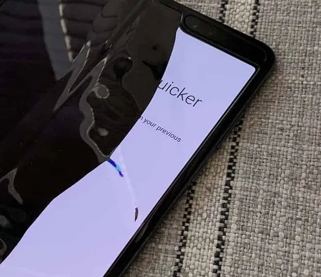 Екран Samsung потемнів або не реагує: що робити?